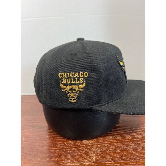 Vintage Mitchell & Ness Chicago Bulls Gold Logo Black Snapback Hat D4 - Picture 2 of 5